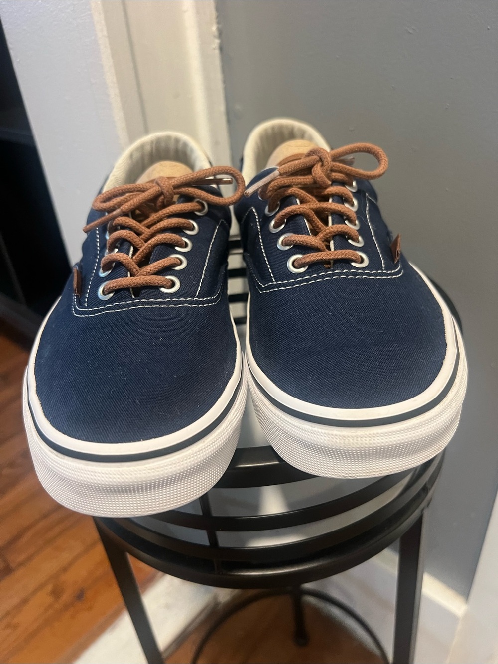 Vans men Navy Canvas Low-Top Sneakers with Brown Laces size 9